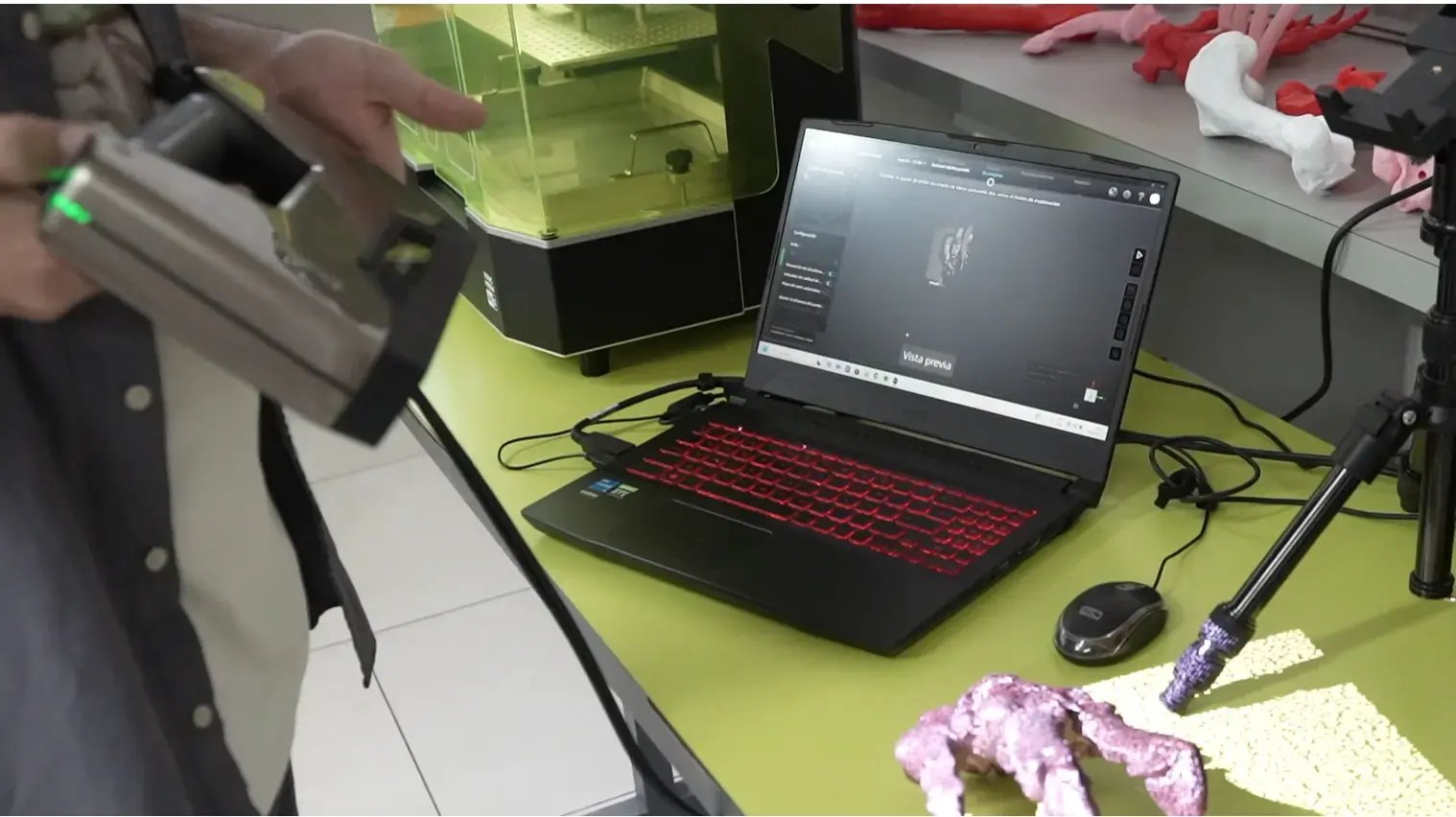 3D scanning with EinScan Pro HD, a structure light multi-functional 3D scanner